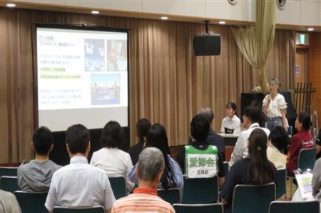 筑紫女学園大学の活動紹介の様子