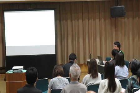 事業報告の様子