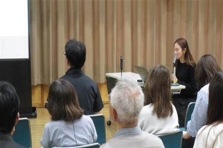 事業報告の様子