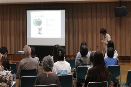 事業報告の様子