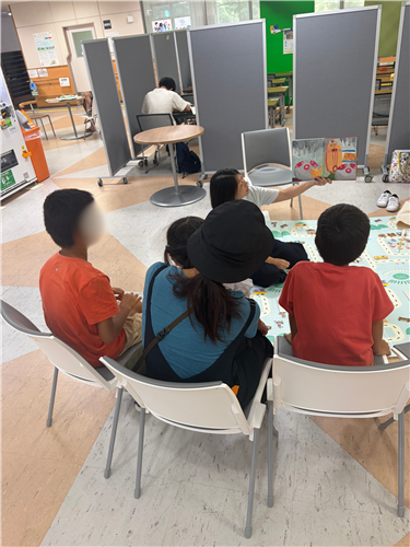 絵本のおはなし会の様子